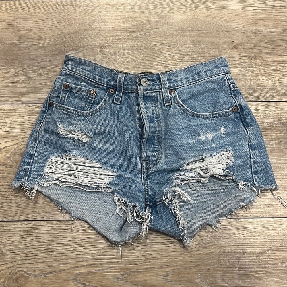 Levi’s 501 Jean shorts size W25